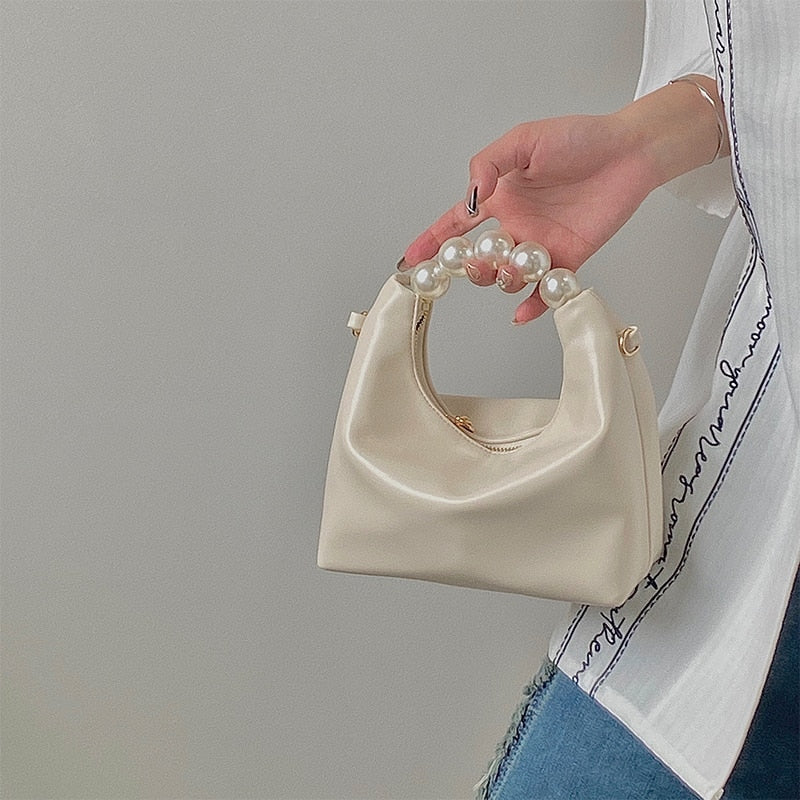 Bolsa com alça de pérola