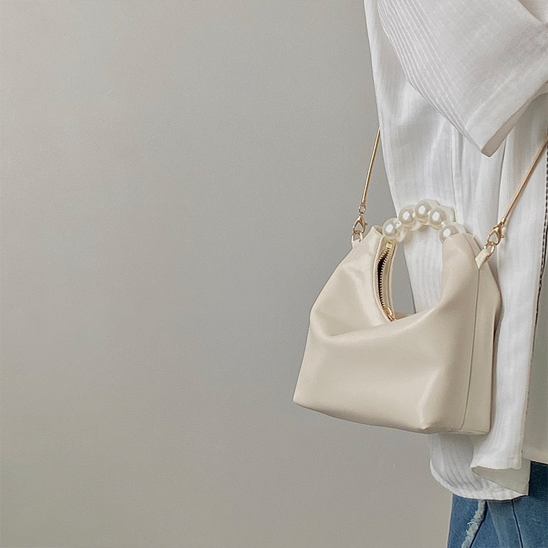 Bolsa com alça de pérola