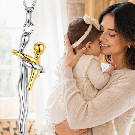 Colar Abraço Materno – Laço de amor banhado a ouro 18K