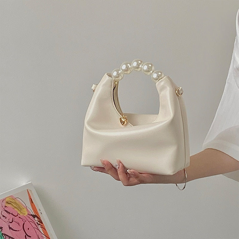 Bolsa com alça de pérola